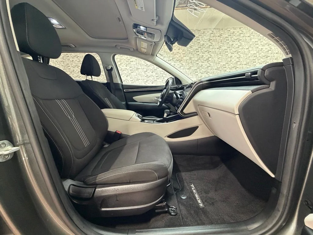 Used 2022 Amazon Gray Hyundai SEL image 8