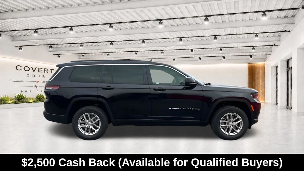 New 2025 Diamond Black Crystal Pearl-Coat Exterior Paint Jeep Laredo image 14
