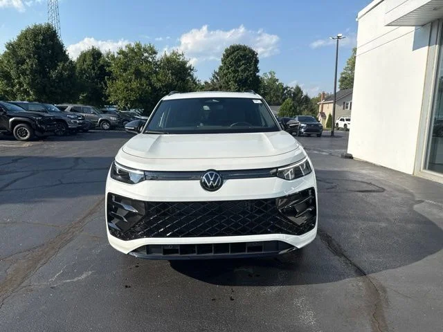 New 2026 Opal White Pearl Volkswagen SE R-Line Black image 2