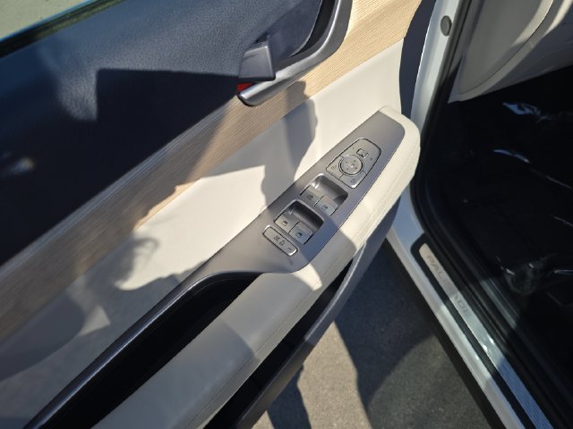 Used 2023 White Hyundai Limited image 11