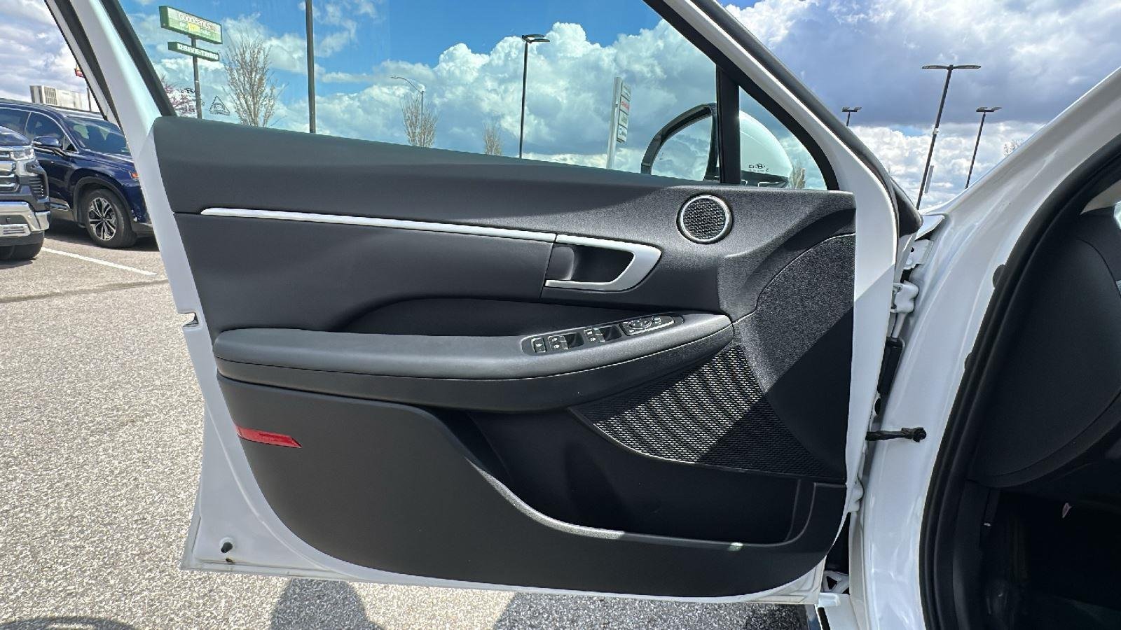 New 2025 Serenity White Hyundai SEL Convenience image 8