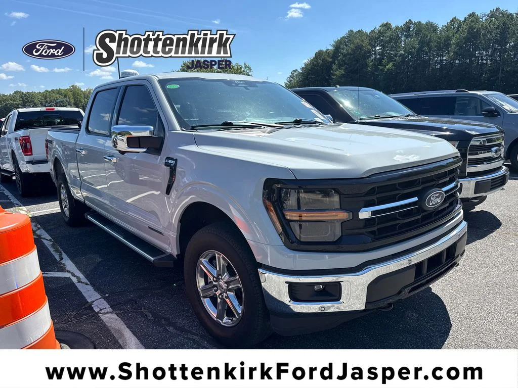 Used 2024 White Ford XLT image 1
