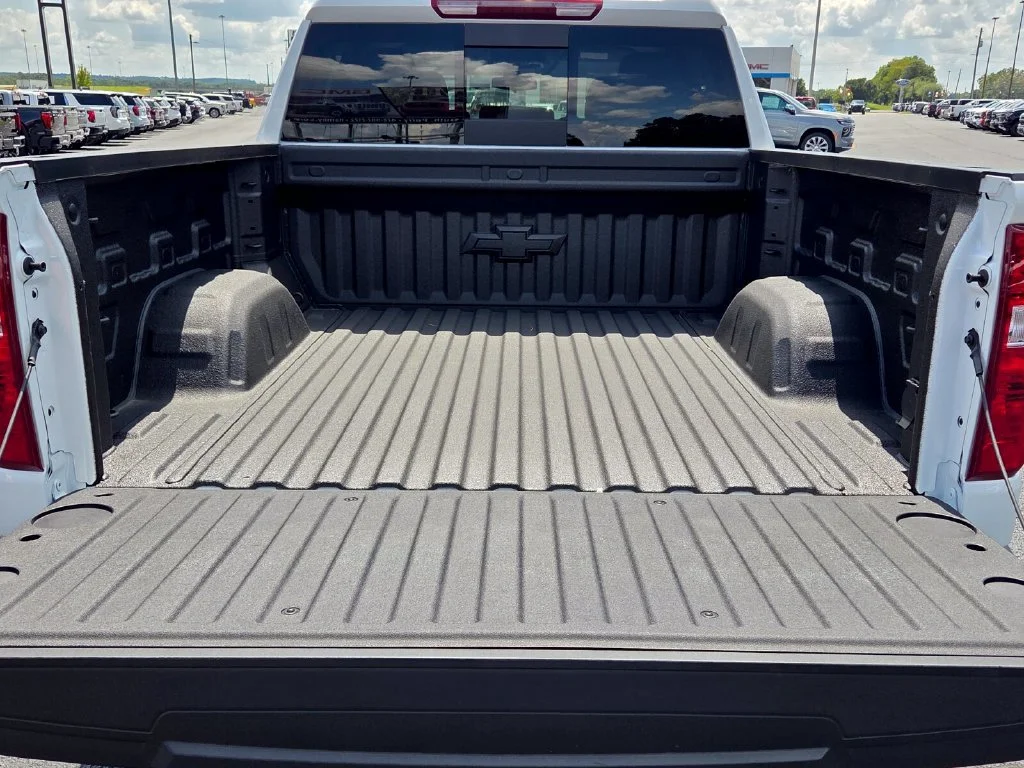 New 2026 Summit White Chevrolet LT image 37