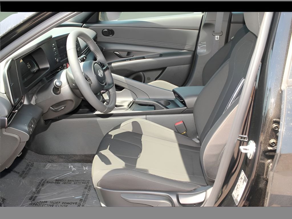 Certified Used 2025 Abyss Black Hyundai SEL Sport image 9