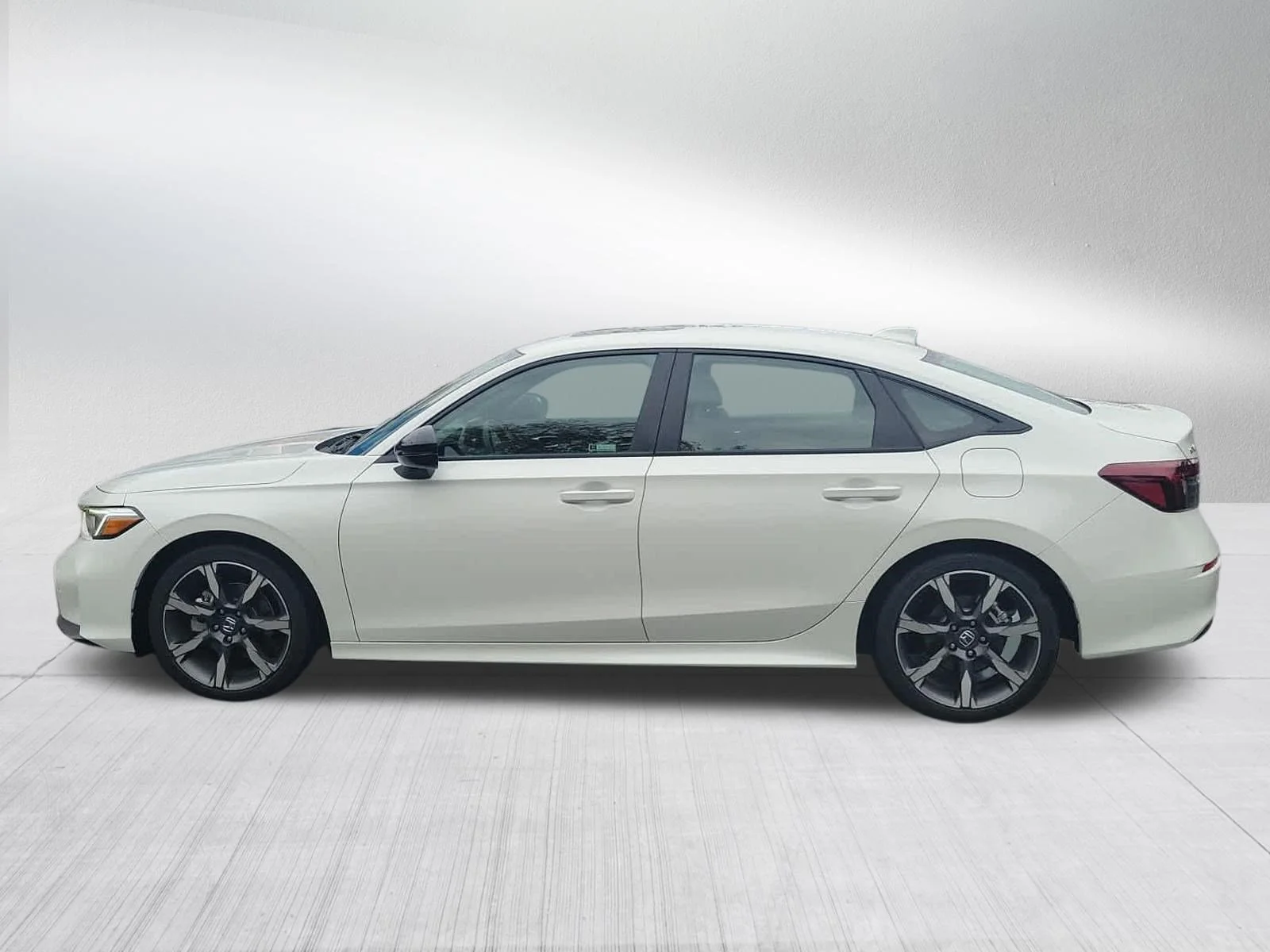 Certified Used 2025 Platinum White Pearl Honda Sport Touring image 8