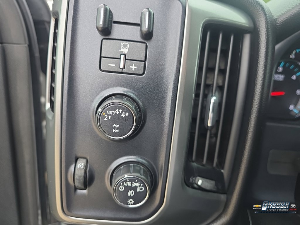 Used 2018 Silver Chevrolet LT image 14