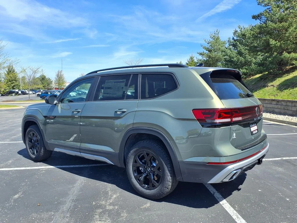New 2026 Avocado Green Pearl Volkswagen Peak Edition image 4
