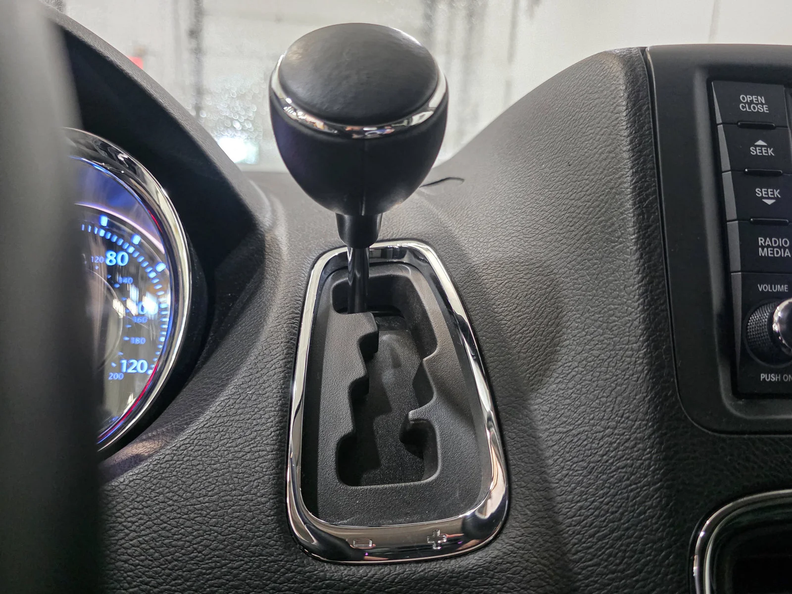 Used 2013 Black Chrysler Touring-L image 39