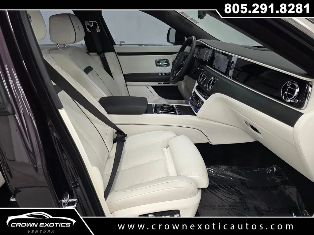 Used 2023 Purple Rolls-Royce Base image 24