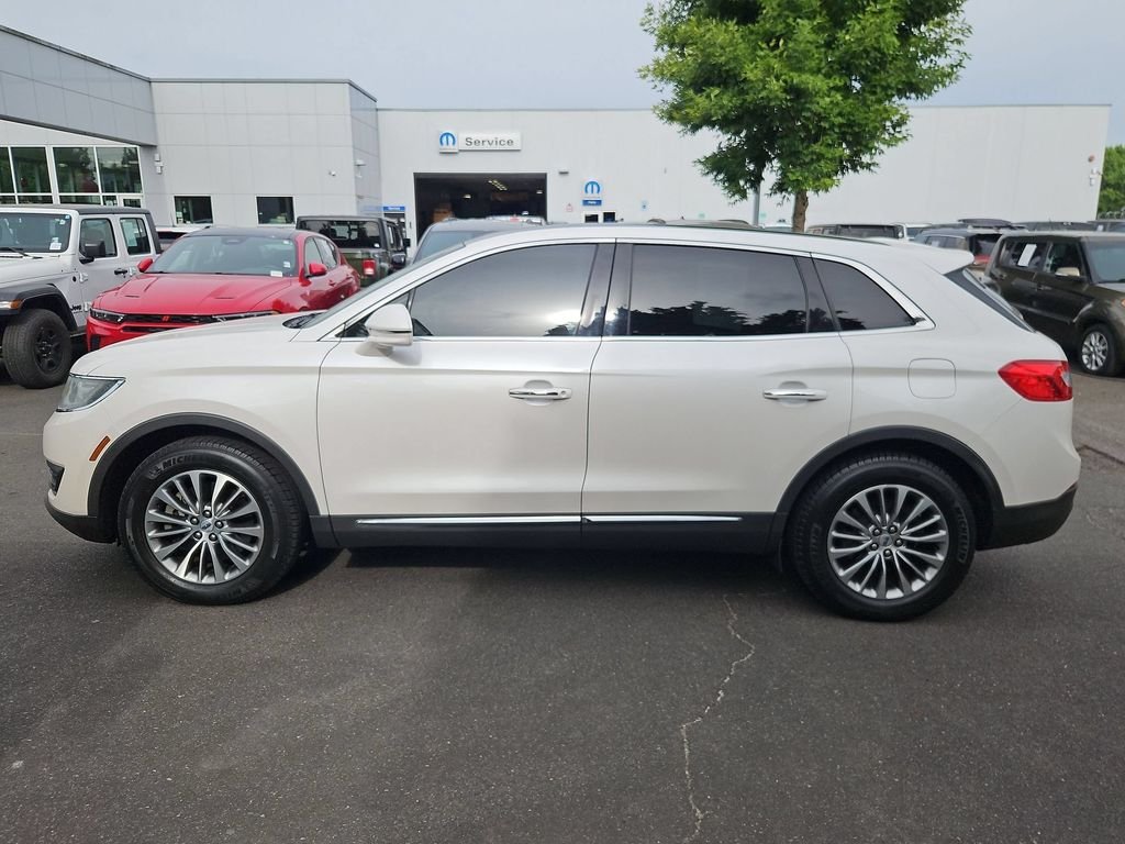 Used 2016 White Platinum Clearcoat Metallic Lincoln Select image 4