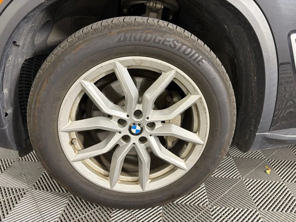 Used 2019 Black Sapphire Metallic BMW xDrive40i image 10