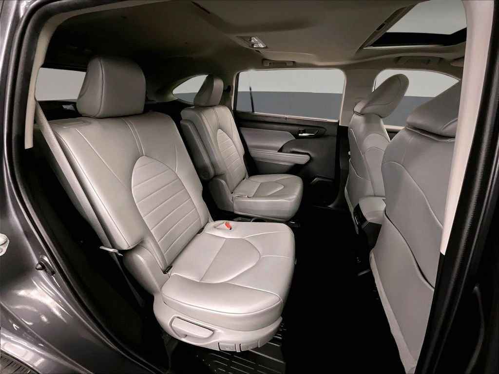 Used 2022 Gray Toyota XLE image 31
