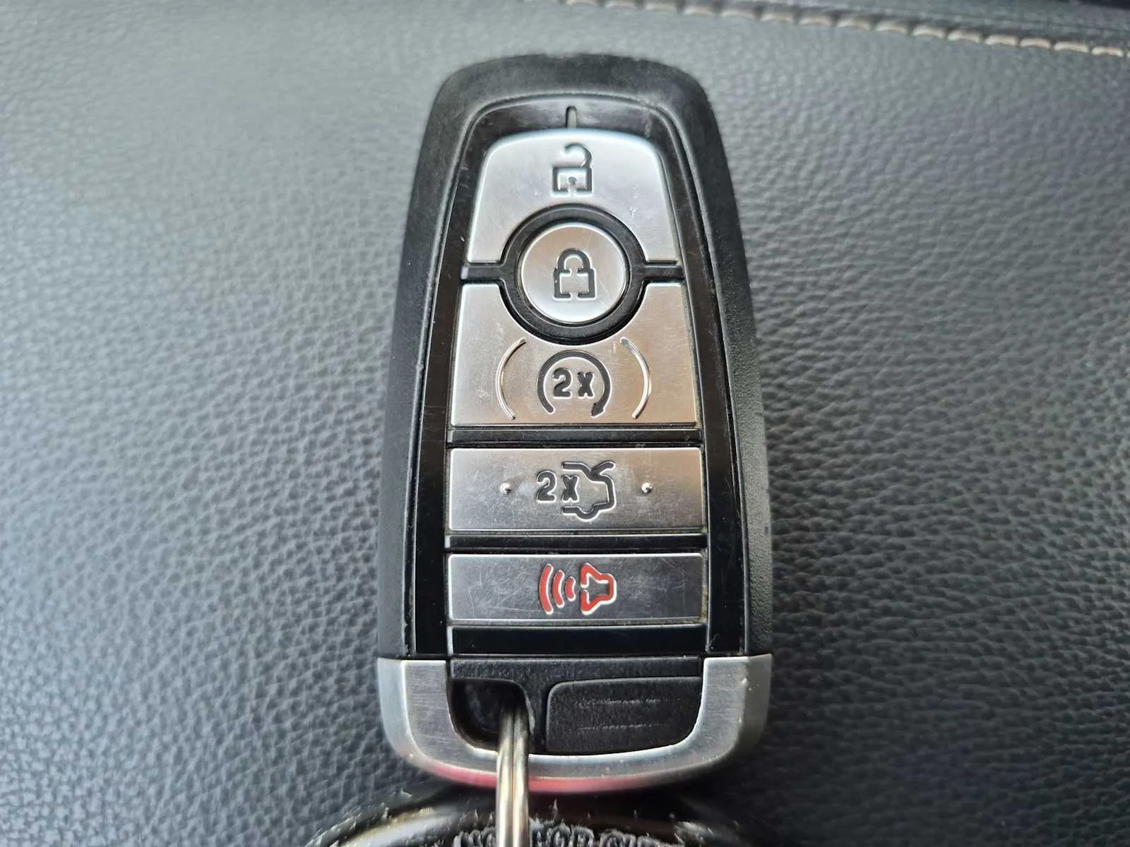 Used 2018 Blue Metallic Ford SE image 33
