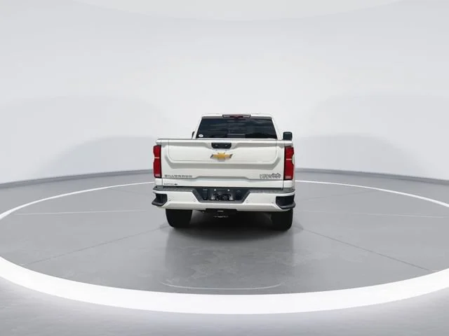 Certified Used 2025 Iridescent Pearl Tricoat Chevrolet High Country image 10