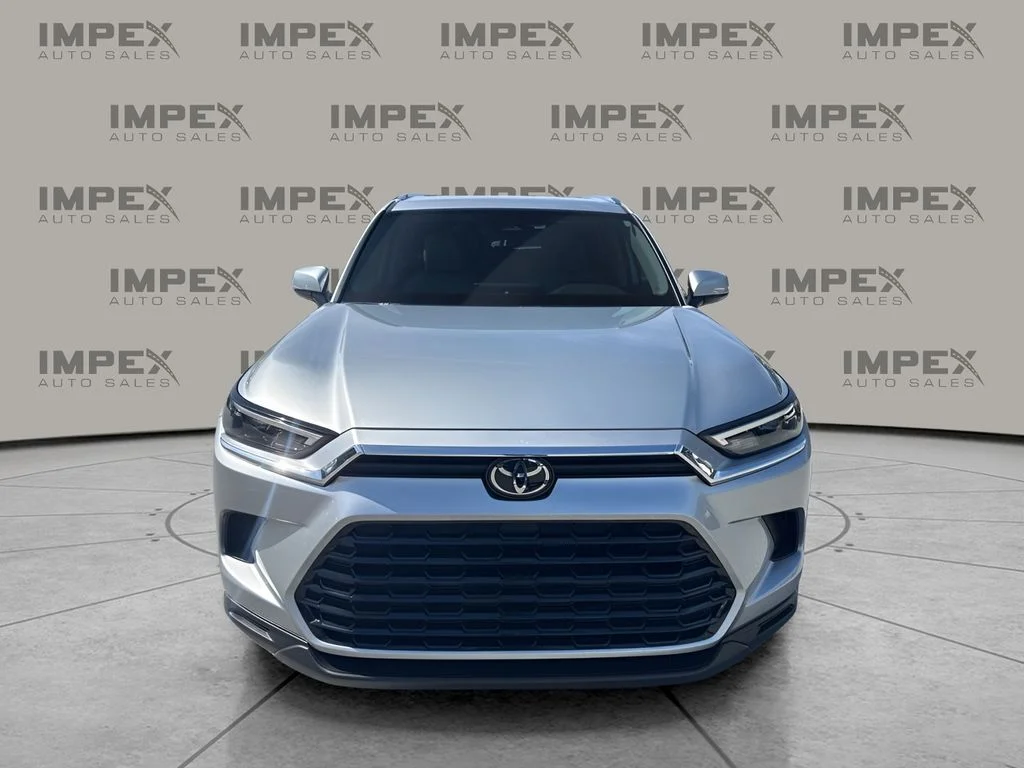 Used 2025 Silver Toyota XLE image 10