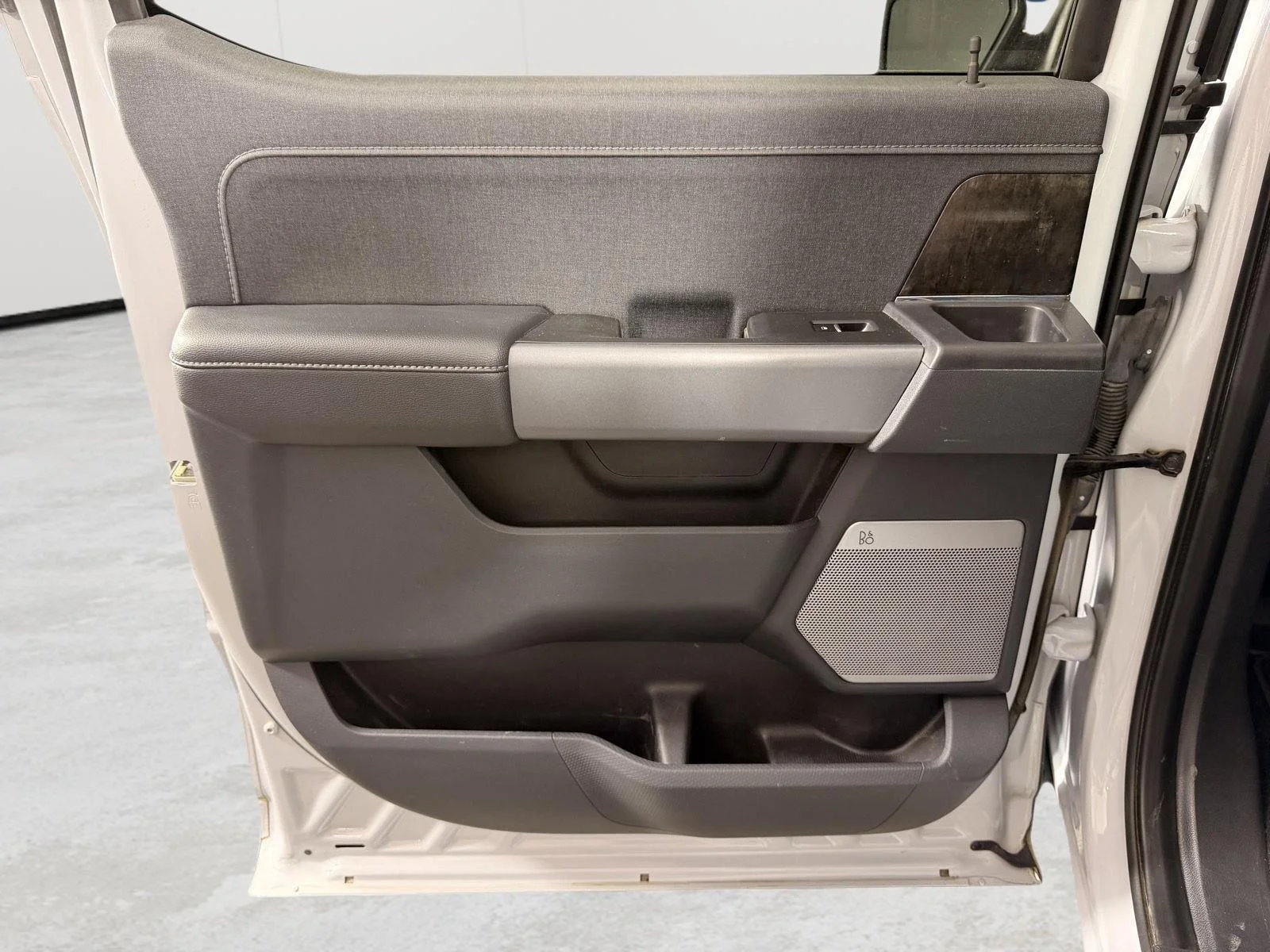 Used 2022 Space White Ford LARIAT image 18