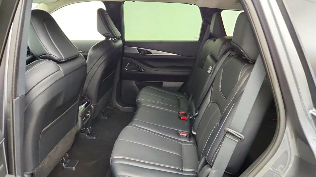 Used 2023 Graphite Shadow INFINITI LUXE FWD image 21