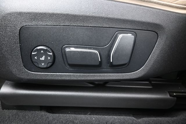Used 2024 Black BMW sDrive30i image 31