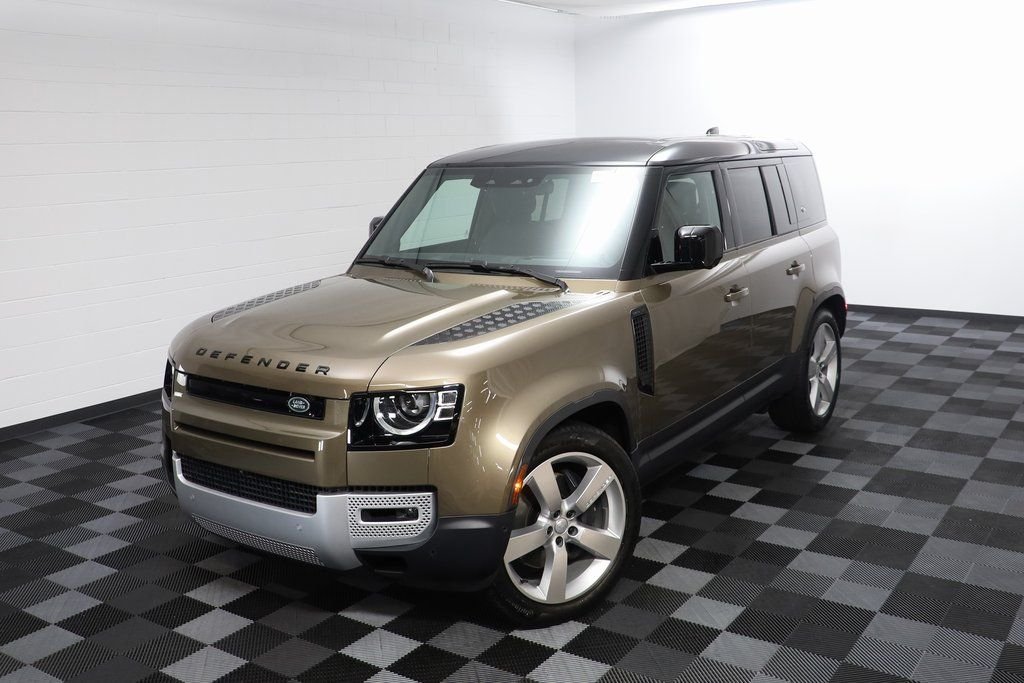 Used 2024 Beige Land Rover SE image 3