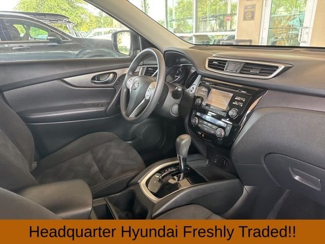 Used 2015 Gray Nissan SV image 8