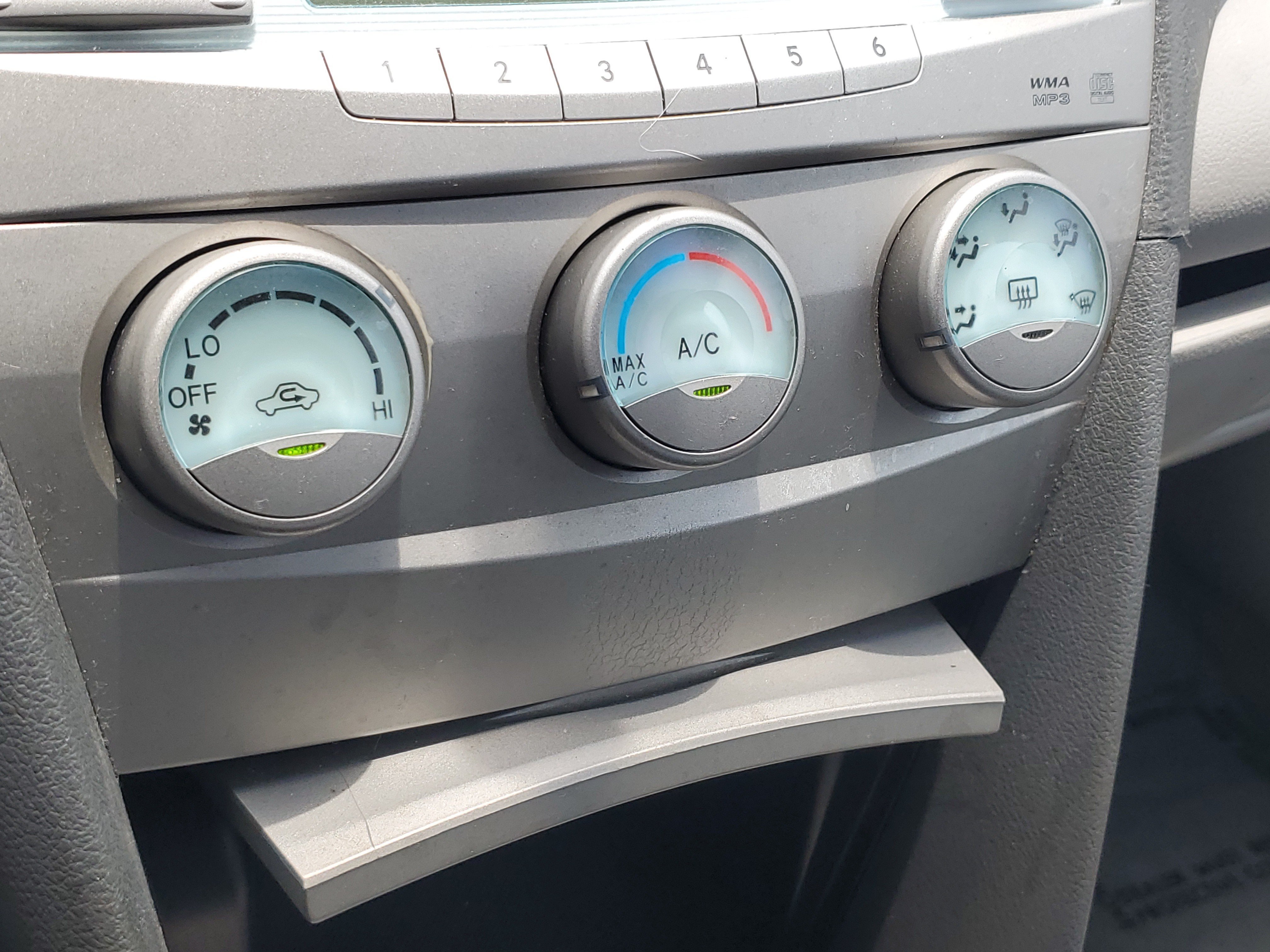 Used 2007 Silver Toyota LE image 26