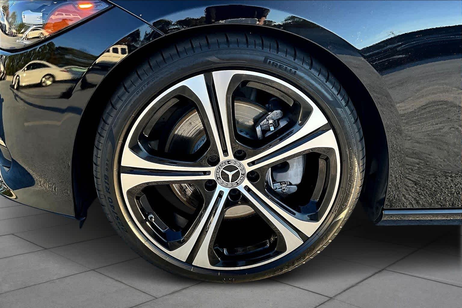 Used 2022 Obsidian Black Metallic Mercedes-Benz C 300 image 11