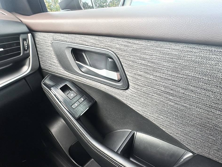 Used 2023 Gun Metallic Nissan SV image 8