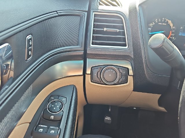 Used 2016 White Ford Base image 32