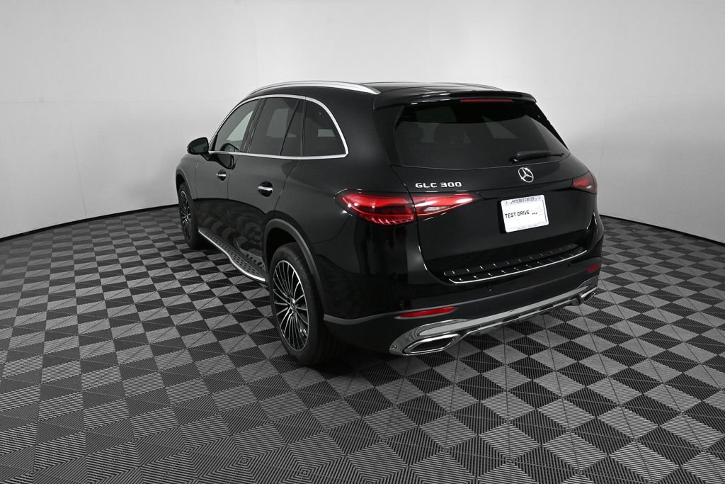 New 2026 Black Mercedes-Benz GLC 300 image 4