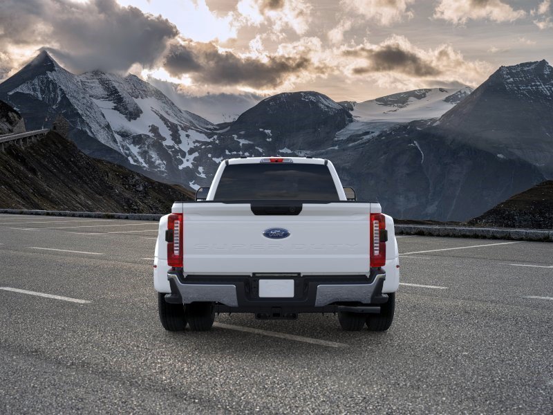New 2026 Oxford White Ford XLT image 5