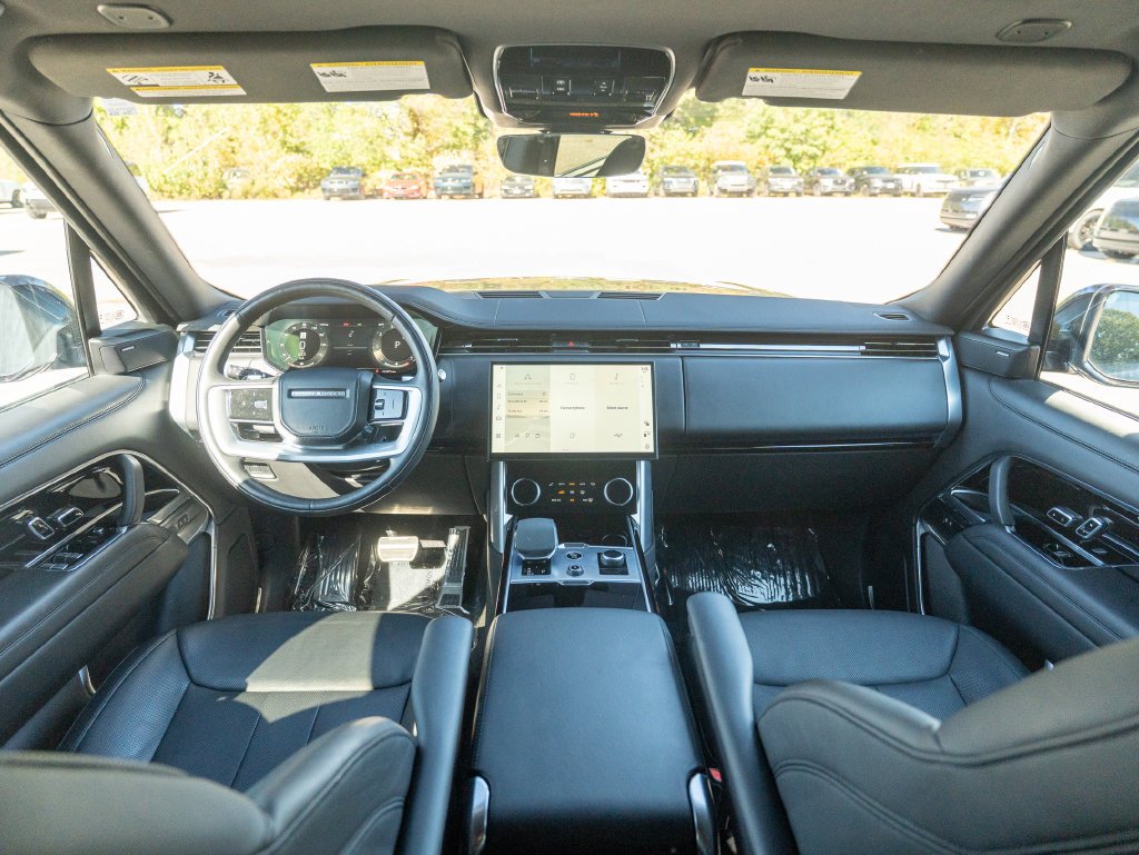 Certified Used 2023 Black Land Rover SE image 18