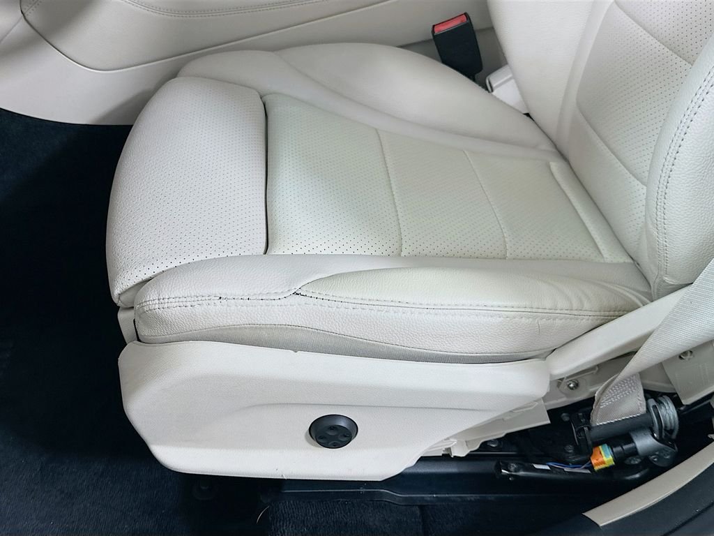 Used 2017 White Mercedes-Benz GLC 300 image 20