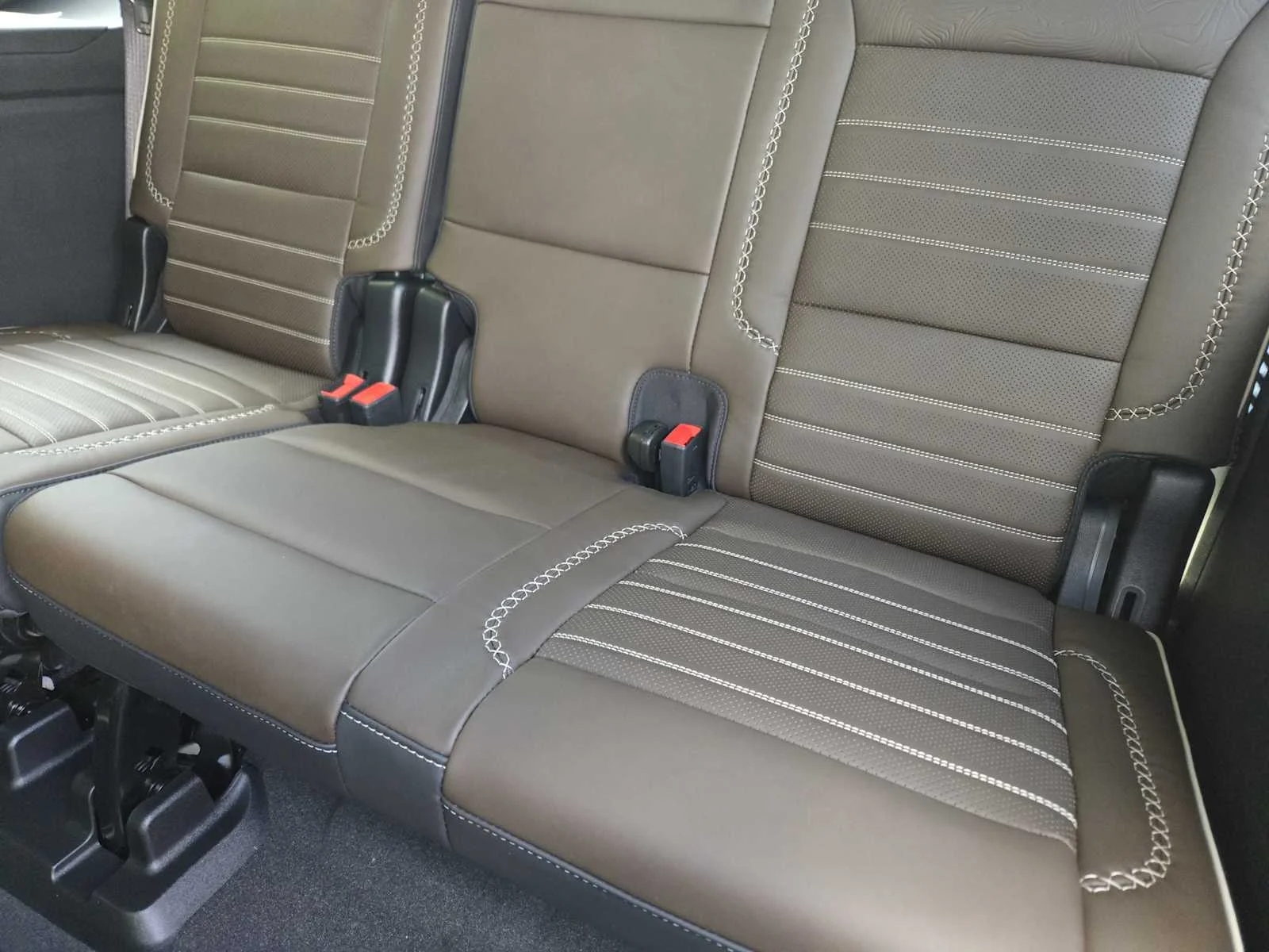 New 2027 Glacier White Tricoat GMC Denali Ultimate image 19