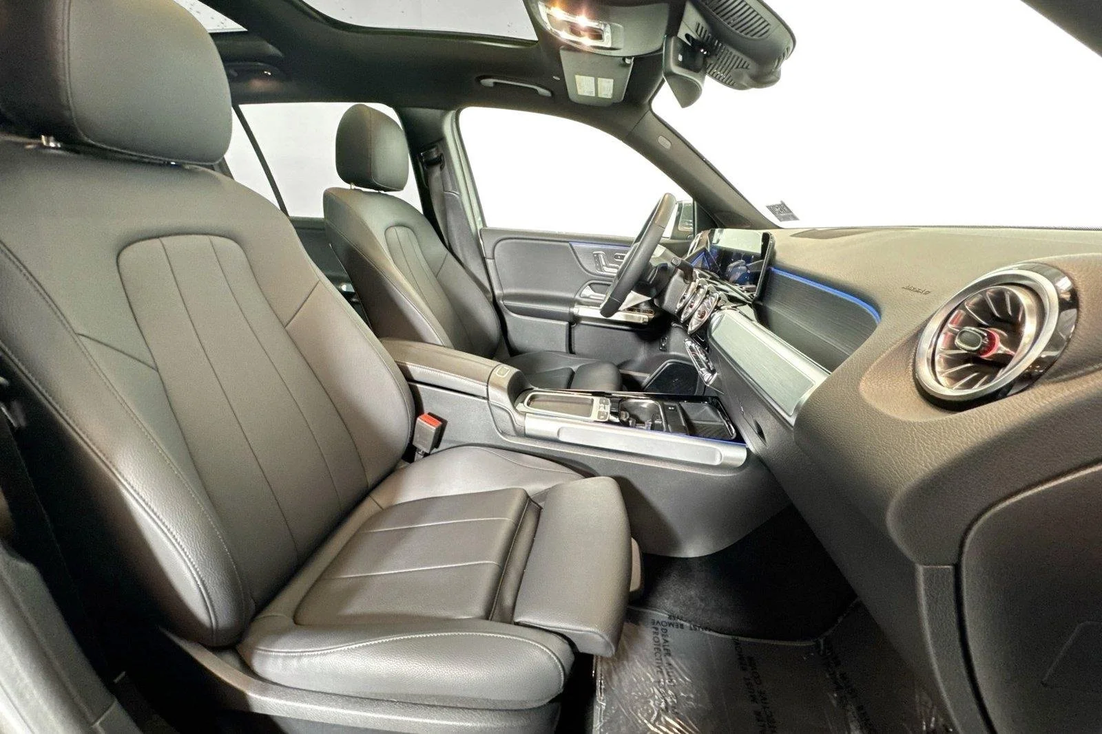Used 2026 Mountain Grey Metallic Mercedes-Benz GLB 250 image 27