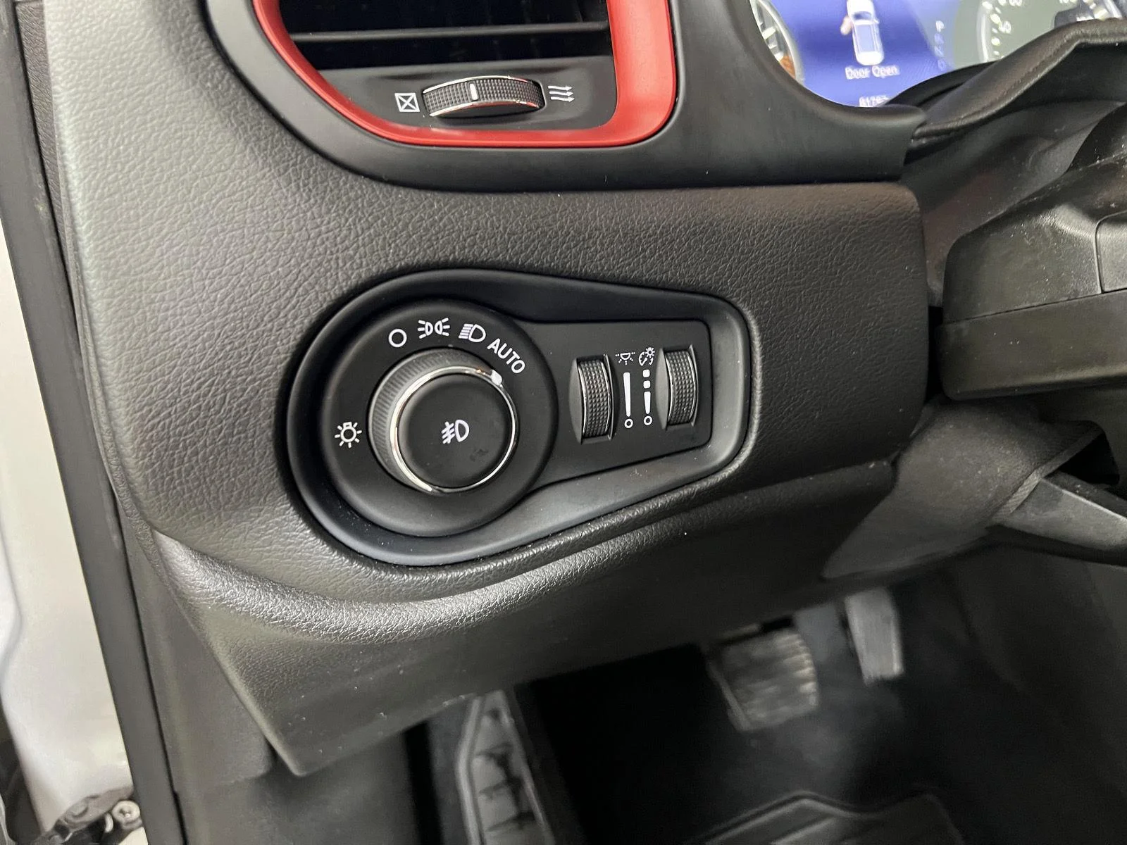 Used 2021 Glacier Metallic Clearcoat Jeep Trailhawk image 25