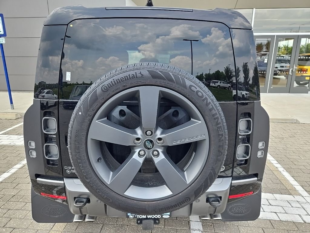 Certified Used 2023 Carpathian Gray Premium Metallic Land Rover Carpathian Edition image 6