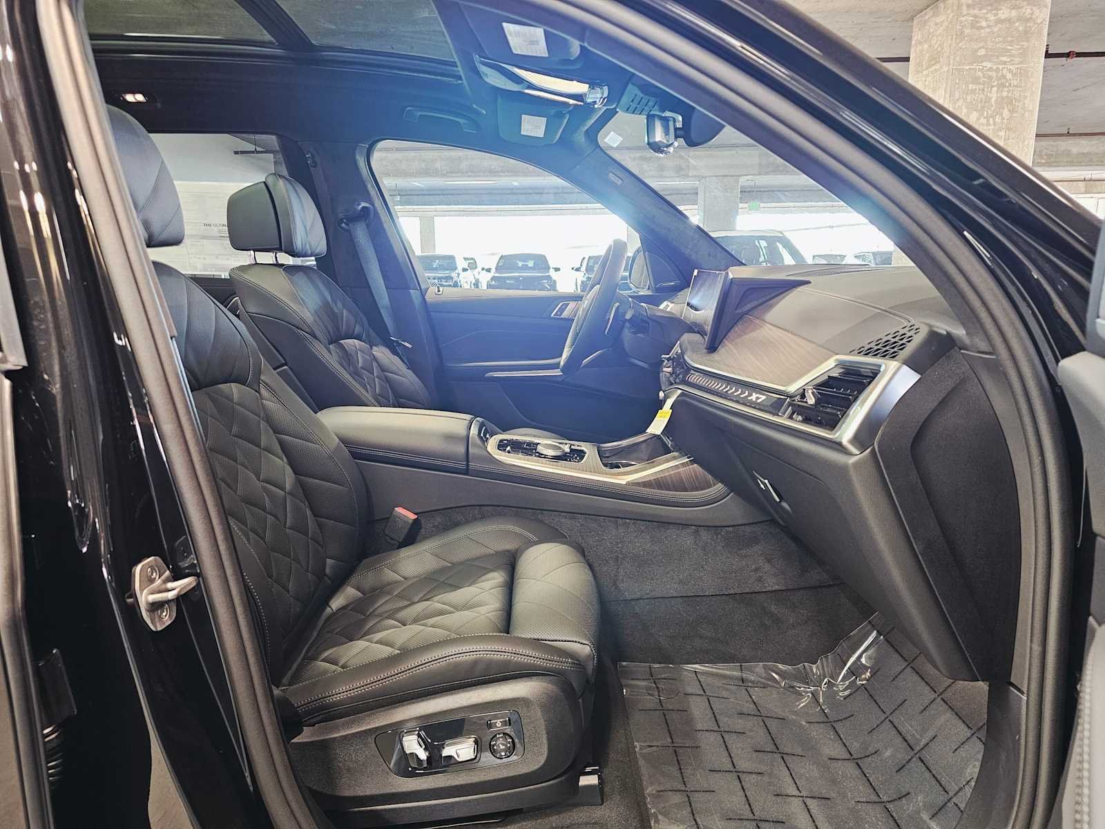 2026 BMW X7 40i - Photo 27