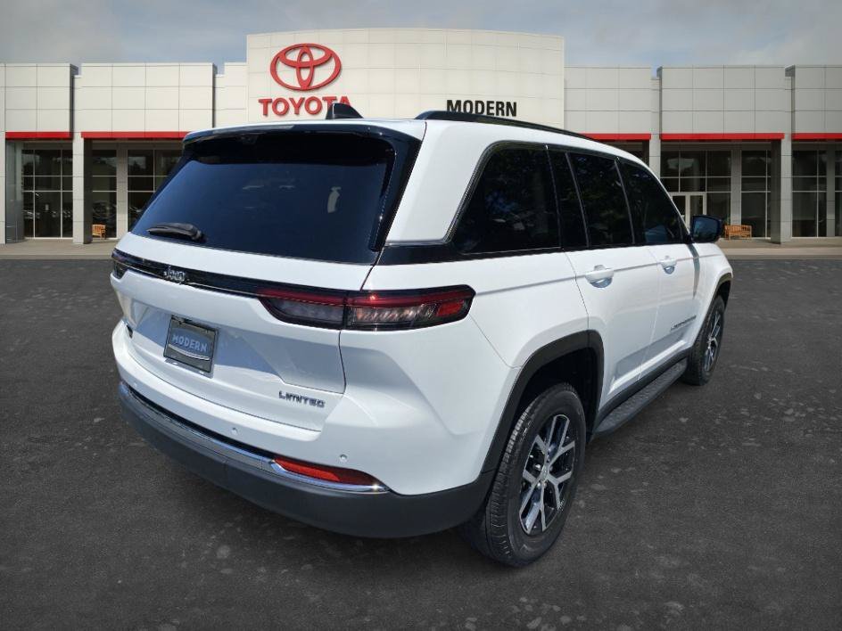 Used 2023 Bright White Clearcoat Jeep Limited image 5