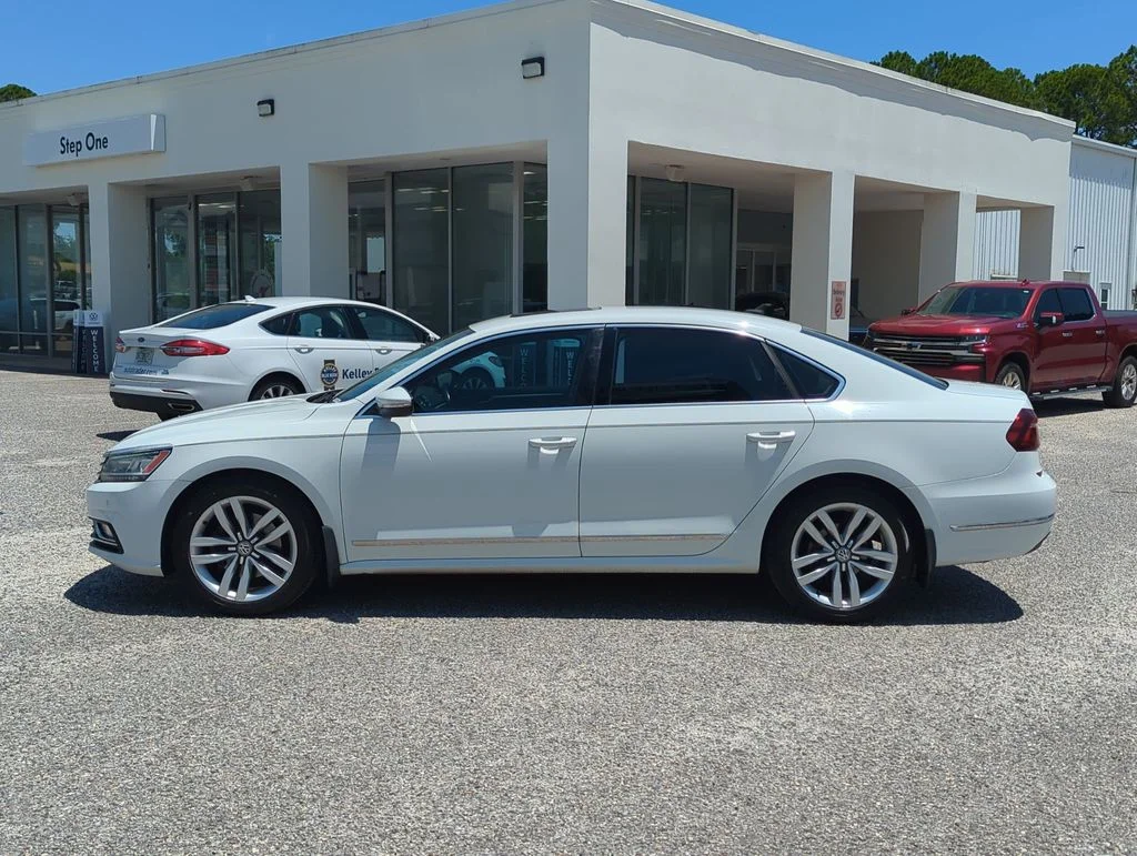 Used 2017 White Volkswagen 1.8T SE image 4