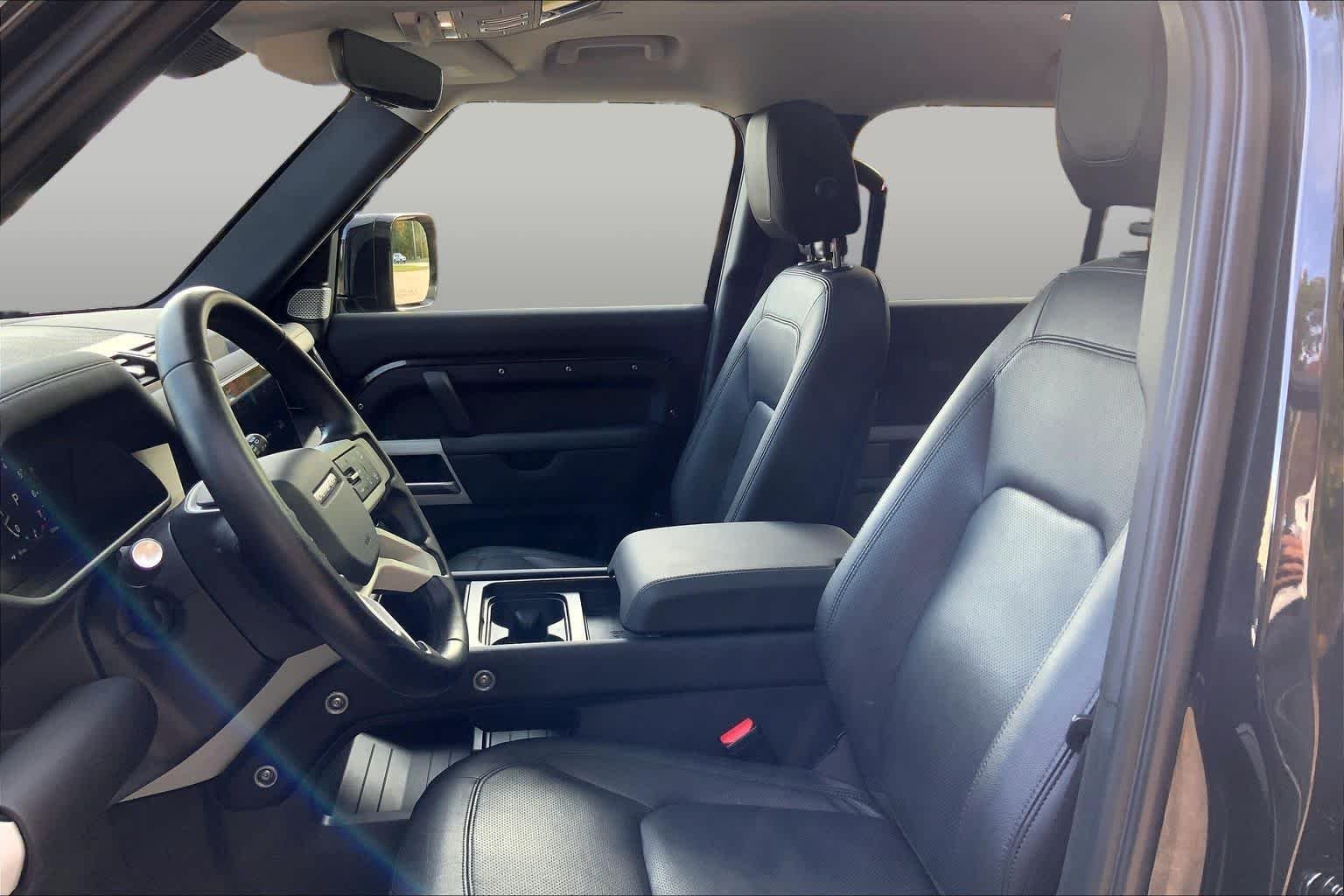 Used 2024 black Land Rover S image 9