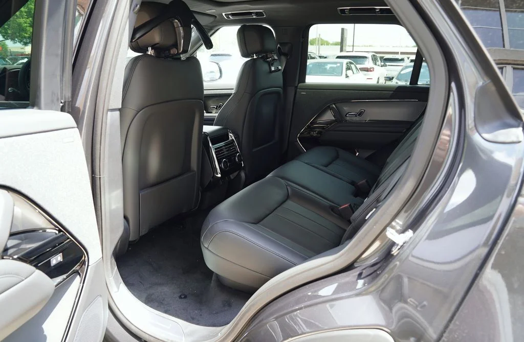 New 2026 Carpathian Grey Land Rover SE image 29