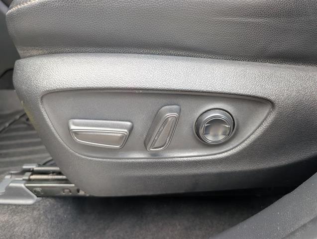 Used 2023  Toyota Platinum image 16