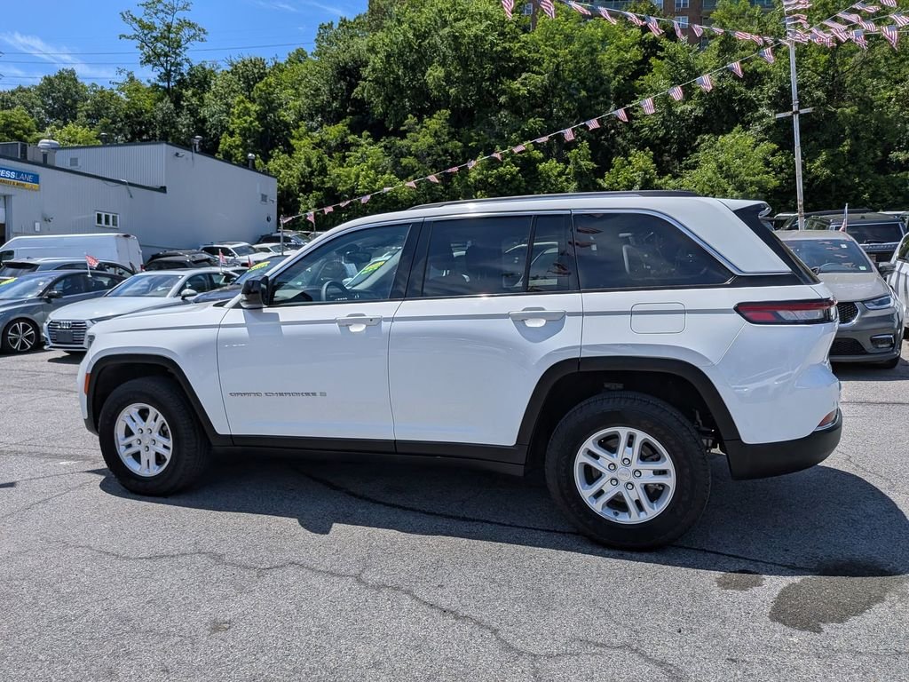 Used 2023 White Jeep Laredo image 10