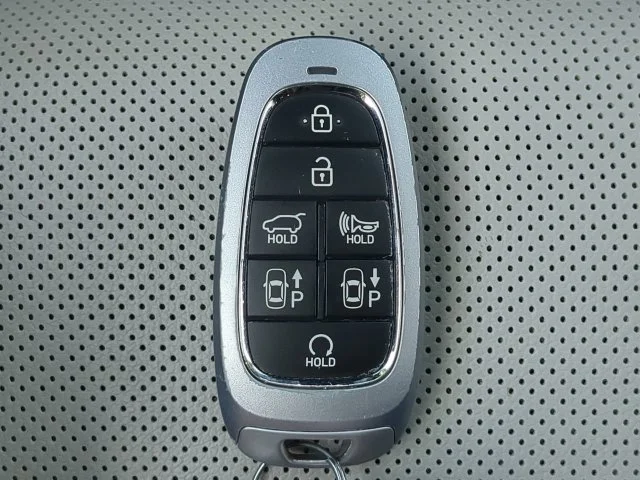 Used 2022  Hyundai Limited image 37
