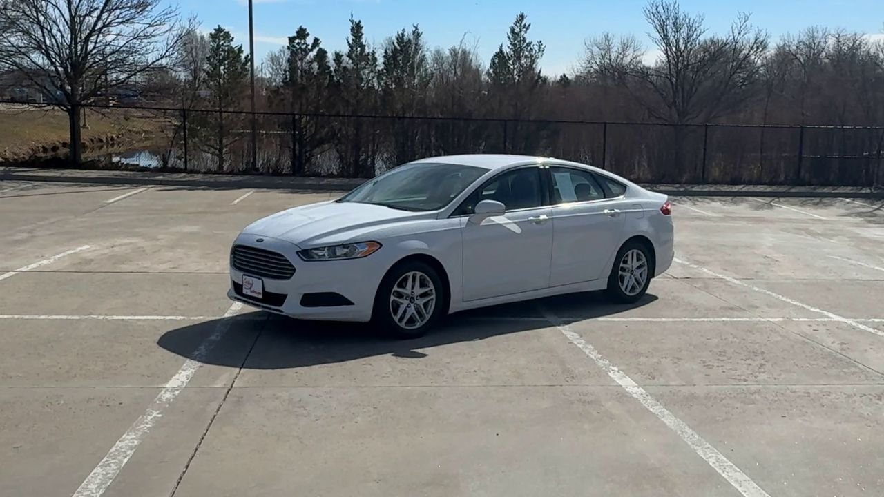 2016 Ford Fusion SE photo 3