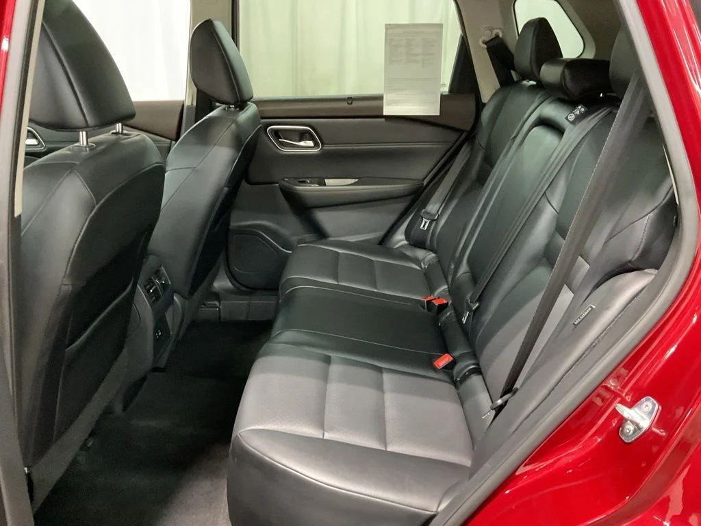 Used 2021 Scarlet Nissan SV image 21