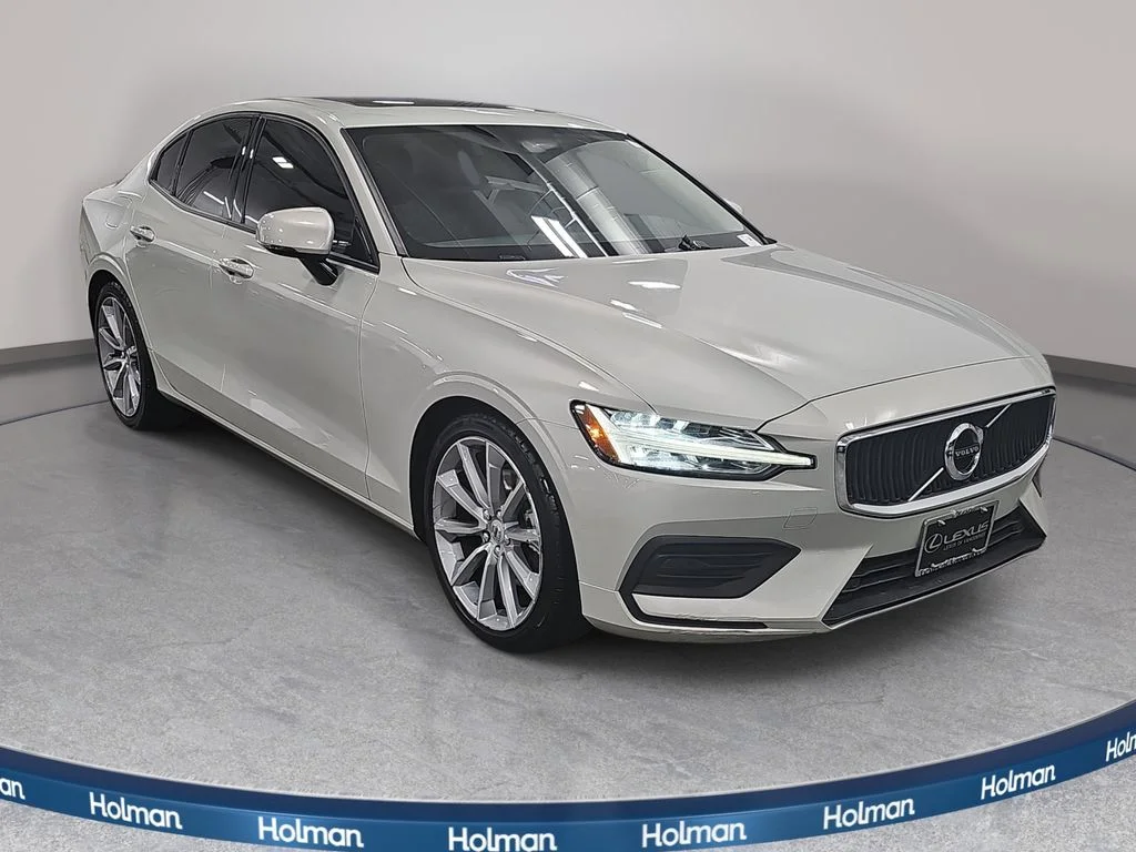 Used 2019 Beige Volvo T5 Momentum image 4
