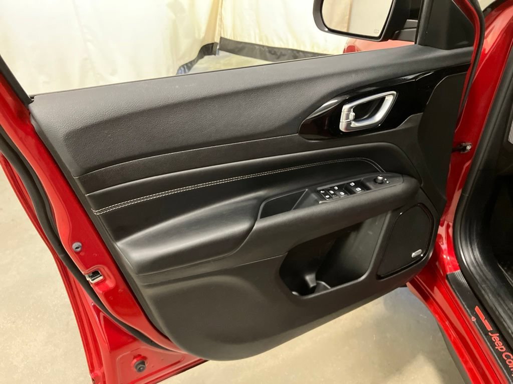 Used 2024 Red Hot Pearlcoat Jeep Limited image 11