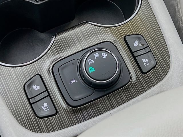 2023 GMC Acadia SLT - Photo 22