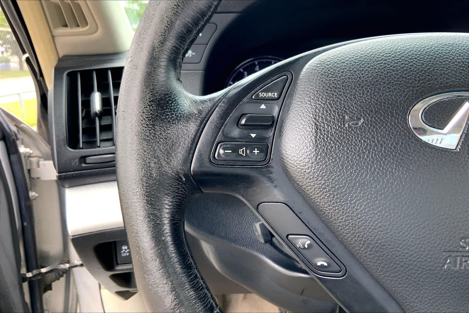 Used 2014 Liquid Platinum INFINITI  image 23